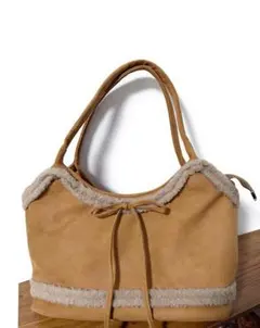 ベージュファー付きショルダーバッグ