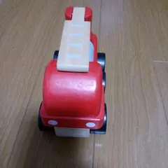 木製赤トラック モデル088 PLAN TOYS