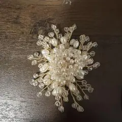 パールクリスタル花形ブローチ 約6cm