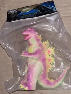 SPIRAL TOY 大戦争ゴジラ1965 蓄光版、世界限定100体 - メルカリ