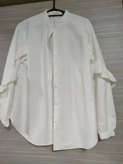 ジーユー断捨　新品未使用　稀少XS　ラッフルスリーブブラウス