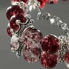 ブレスレット　レッド　ガラスビーズ　クラウン　チャーム　キラキラ　y2k