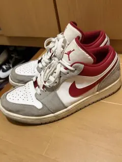 Nike Air Jordan 1 Low Red Greyのサムネイル