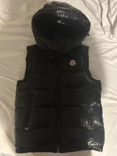 MONCLER フード付き ブラック ダウンベスト