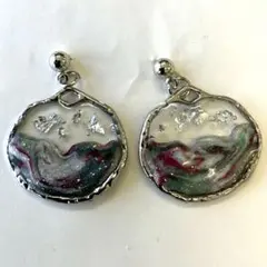 6165 銀箔つき紫とブルーグリーン、ホワイトのマーブルピアス