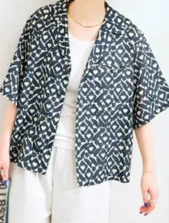 【新品未着用】Simplicite ストロークプリントクロップSSシャツのサムネイル