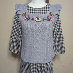 パラビオン　花刺繍　ケーブル編み　フリル袖　ニットベスト　チロリアン