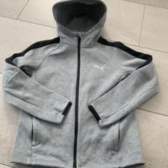 PUMA グレー フード付きジップパーカー　150