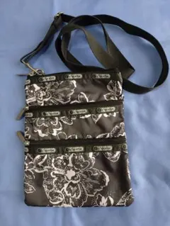 LeSportsacナイロン製花柄ショルダーバッグ