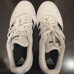 adidas ホワイト/ブラック スニーカー