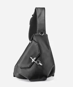 新品！「HARE」ファイヤーマンバックルスリングバッグのサムネイル