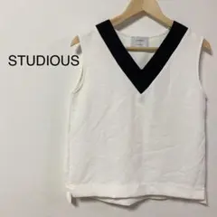 STUDIOUS トップス　カットソー　ノースリーブ　ホワイト　Vネック　日本製のサムネイル