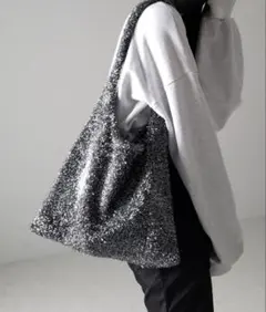 me+me select ラメシャギーニットトートバッグ チャコールグレー