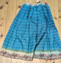 ブルー　リバーシブル　刺繍フレアスカート