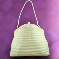 ホワイトビーズクラッチバッグ