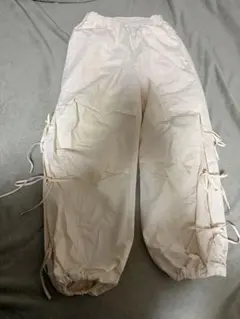 kastaneホワイト サイドリボン カジュアルパンツ