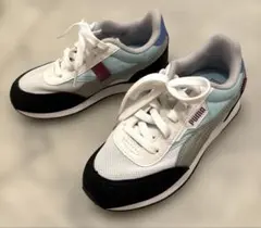 新品　PUMA スニーカー マルチカラー　20㎝のサムネイル