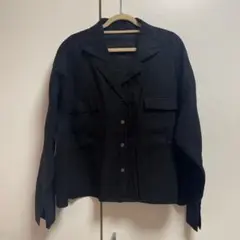 黒シャツ
