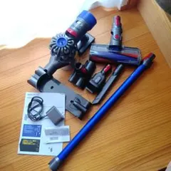 【ジャンク品】dyson V7 fluffy 本体と付属品のサムネイル