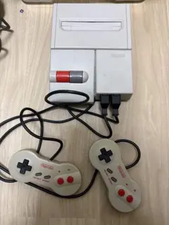 ファミコン本体 コントローラー2個付き　ソフト4本付き