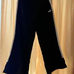 プーマ　ジャージロングパンツ　ライン入りブラック系