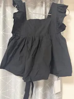 フリル付きブラックビスチェ