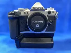 OLYMPUS OM-D EM5-MarkⅡミラーレス一眼カメラ 本体のサムネイル