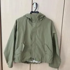フード付きオリーブ色マウンテンパーカー