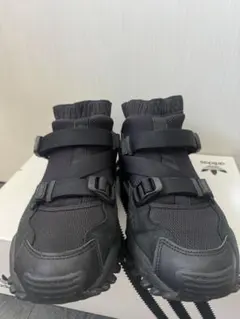 adidas × HYKE コラボスニーカー　ブラックカラー