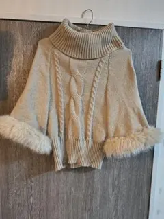 ファー付きタートルネックケープコート