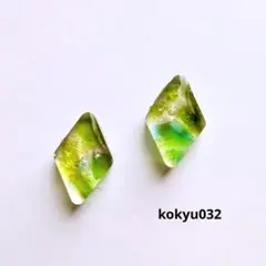#032 ハンドメイドピアス　イヤリング　レジン　ライトグリーン　琉球ガラス