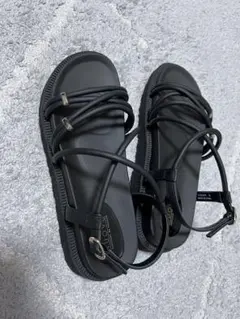 NUOVO ブラック ストラップサンダル