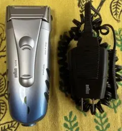 ⭐︎BRAUN メンズ電気シェーバー 5774 本体 充電器付き⭐︎のサムネイル