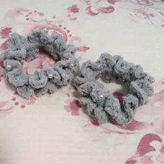 2個セット　グレー ファー風シュシュ パールビーズ付き