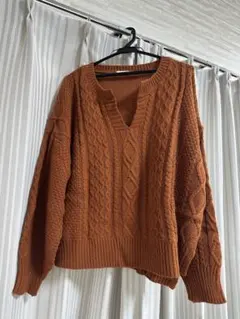 ブラウン ケーブル編み Vネック ニット