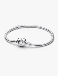 【本物】Pandoraブレスレット　Aのチャームのセットのサムネイル