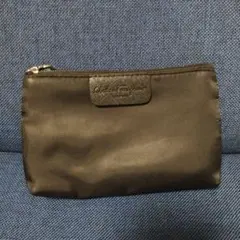 【新品未使用】Salvatore Ferragamo 黒 ナイロン メイクポーチのサムネイル