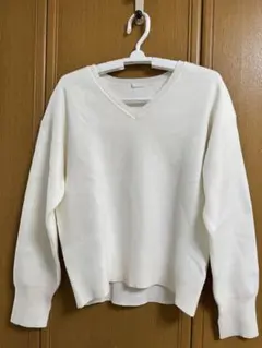 ホワイト Vネック ニット 長袖　GU レディース
