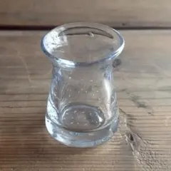 ガラス　小さなフラワーベース　高さ7.5cm 穴径3.5cm