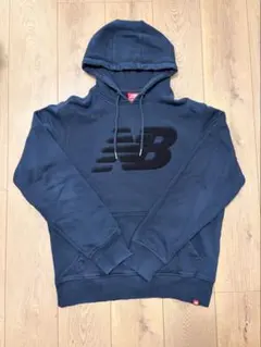 New Balance ブラック フーディー【サガラ刺繍ロゴ】のサムネイル