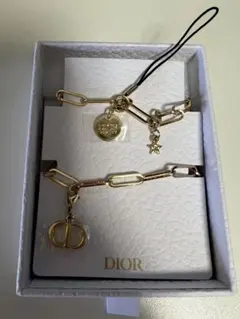 Dior チェーンチャーム 星型 ロゴ付き