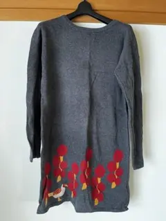 グレーの長袖ワンピース 鳥と植物刺繍