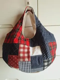 赤ネイビータータンチェックパッチワーク　ころりん丸底グラニーバッグ　ハンドメイド