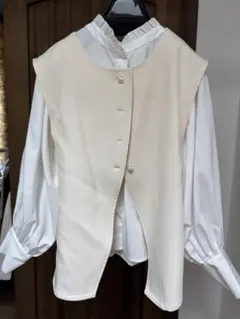 クリーム色ノースリーブベスト PM