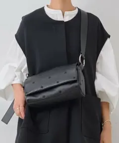 BEARDSLEY 《本革》ドットボディバッグ（ブラック）