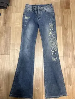 蝶 花柄 刺繍入り フレアデニムパンツ