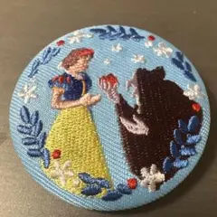 白雪姫　ディズニー刺繍缶バッジ