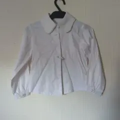 ホワイト襟付き長袖シャツ