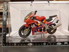 ホンダ CBR & ヤマハ YZF-R1 モデルのサムネイル