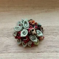 布製花形ブローチ